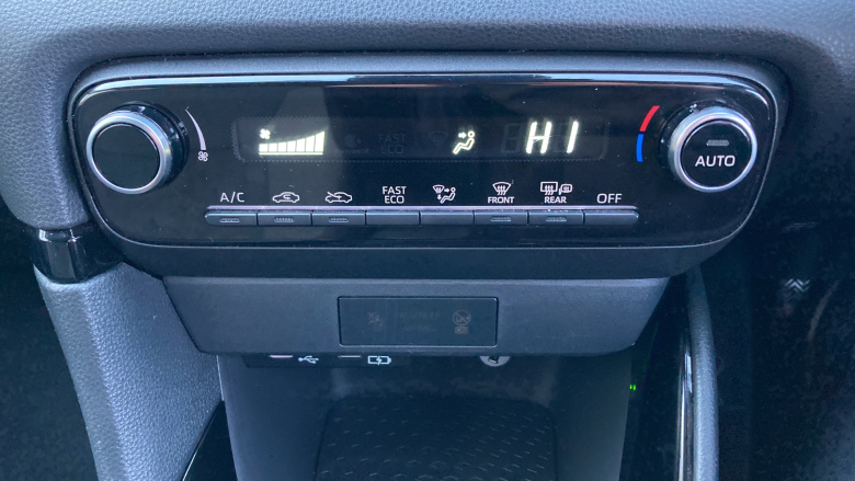 Toyota Yaris 1.5 Hybrid Design 5dr CVT Hybrid Hatchback